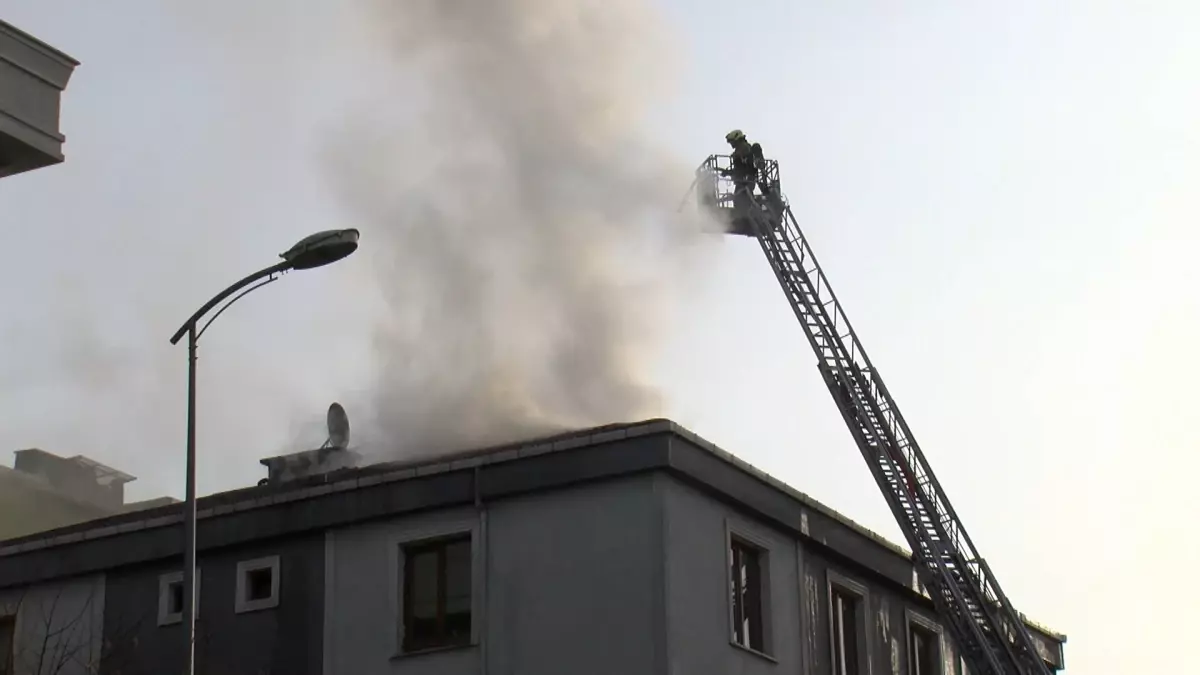 Ümraniye’de Tekstil Atölyesinde Çıkan Yangın Kontrol Altına Alındı