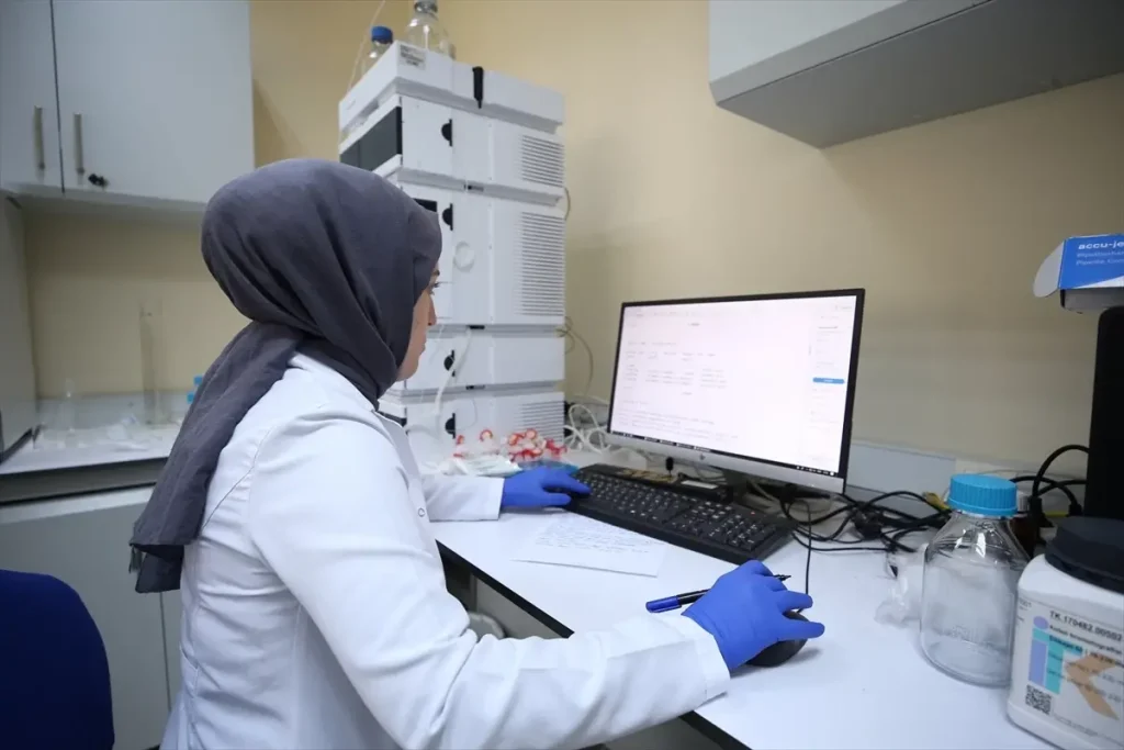 Muş Alparslan Üniversitesi’nde Tasarruf Projesi: Laboratuvar Üretimiyle Yılda 1 Milyon Lira Tasarruf