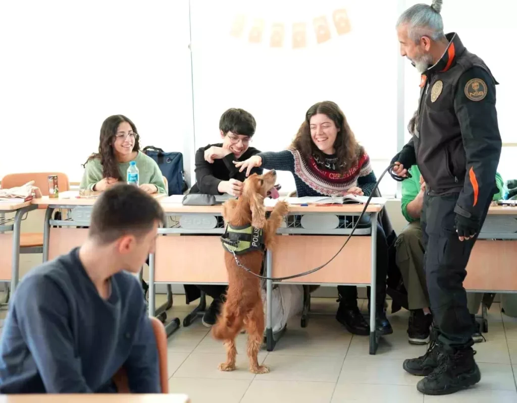 Tekirdağ’da Üniversite Gençliğine Narkotik Köpeği Leo’dan Etkili Bilgilendirme