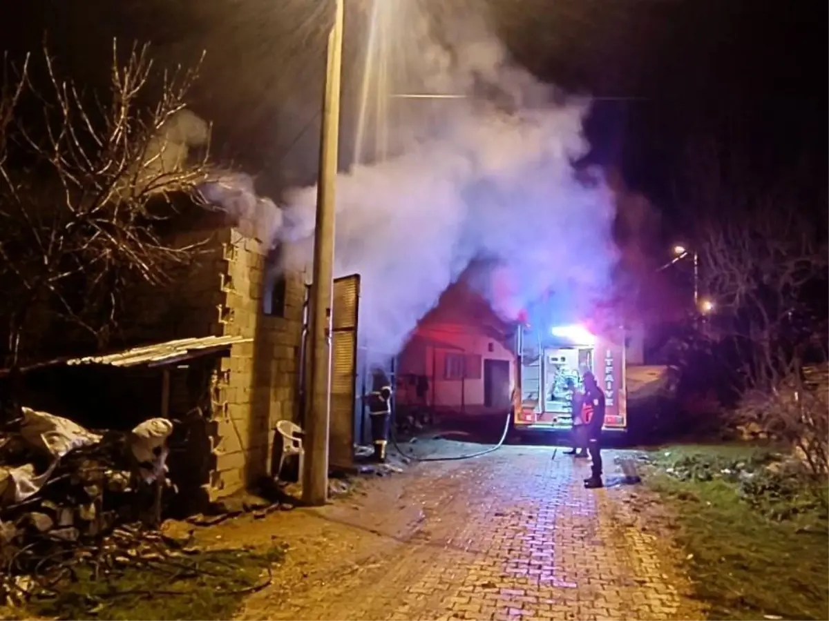 Balcıdamı’nda Samanlık Yangını: 5 Koyun Telef Oldu