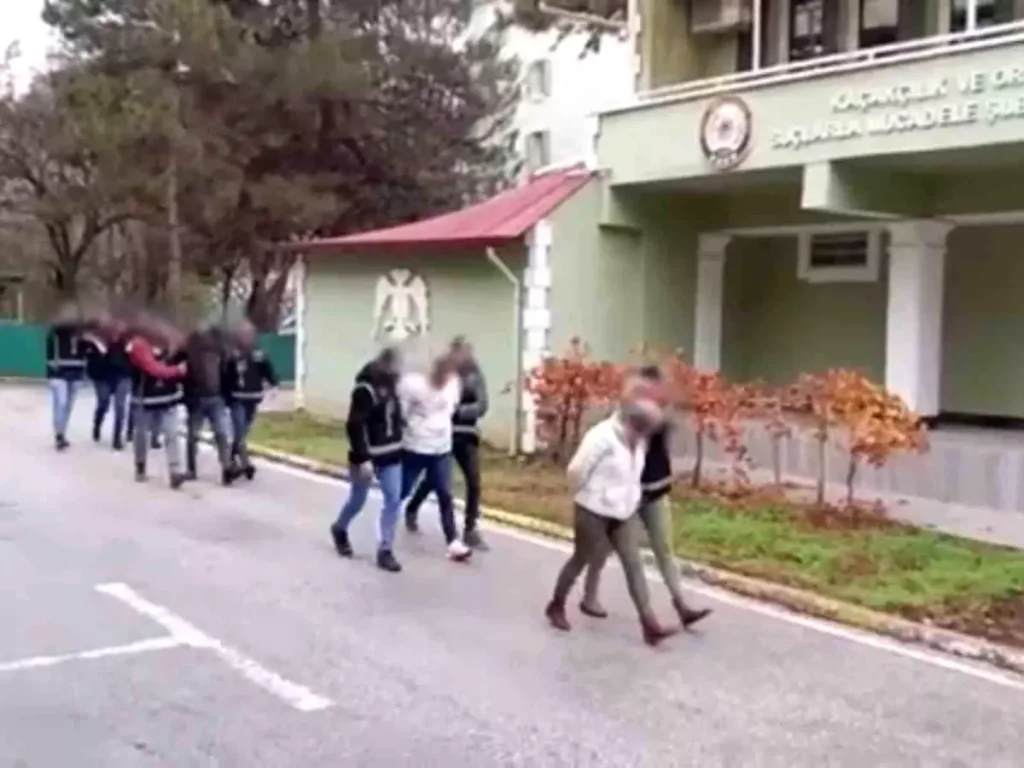 Uşak’ta Tefecilik Operasyonu: 3 Tutuklama ve 2 Serbest Bırakma