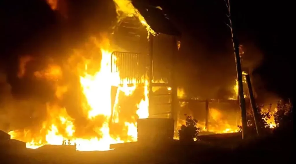 Beylikdüzü’nde Çocuk Parkı Yangını: 3 Çocuk Yakalandı