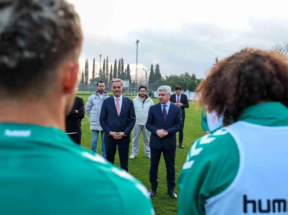 Vali Doğan ve Başkan Alemdar’dan Sakaryaspor’a Moral ve Destek Ziyareti