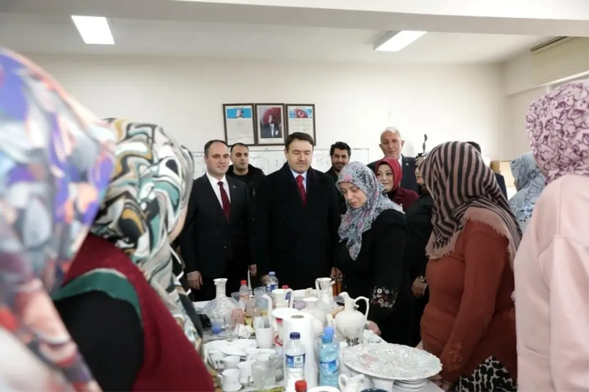 Vali Musa Işın, Aslanapa Halk Eğitim Merkezini Ziyaret Etti