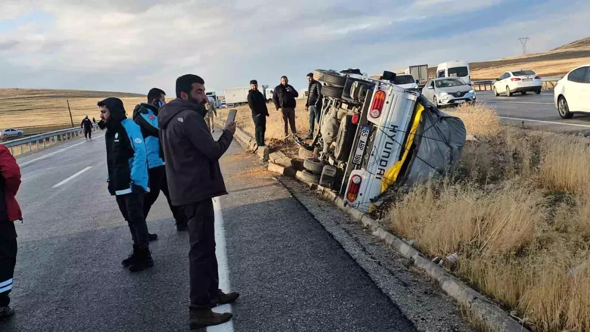 Van’da Zincirleme Kaza: 3 Yaralı