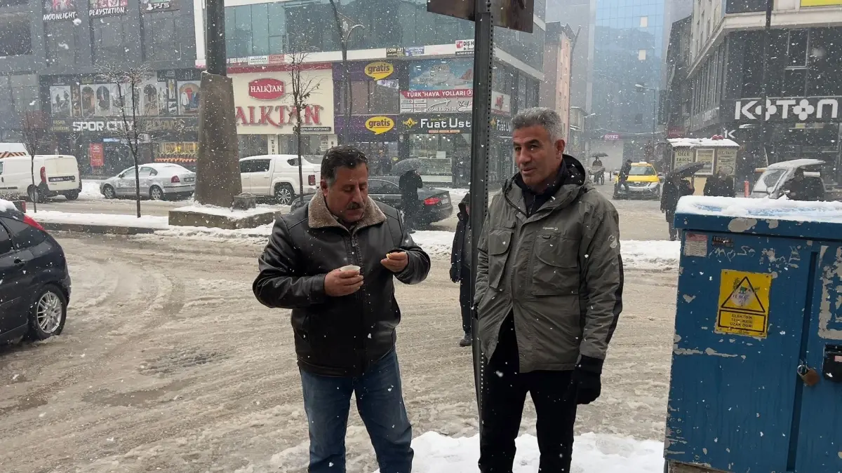 Van ve Hakkari’de Kar Yağışı Hayatı Olumsuz Etkiledi