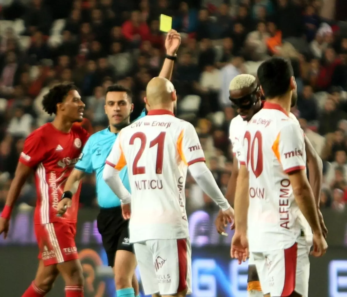 Osimhen Cezalı Duruma Düştü