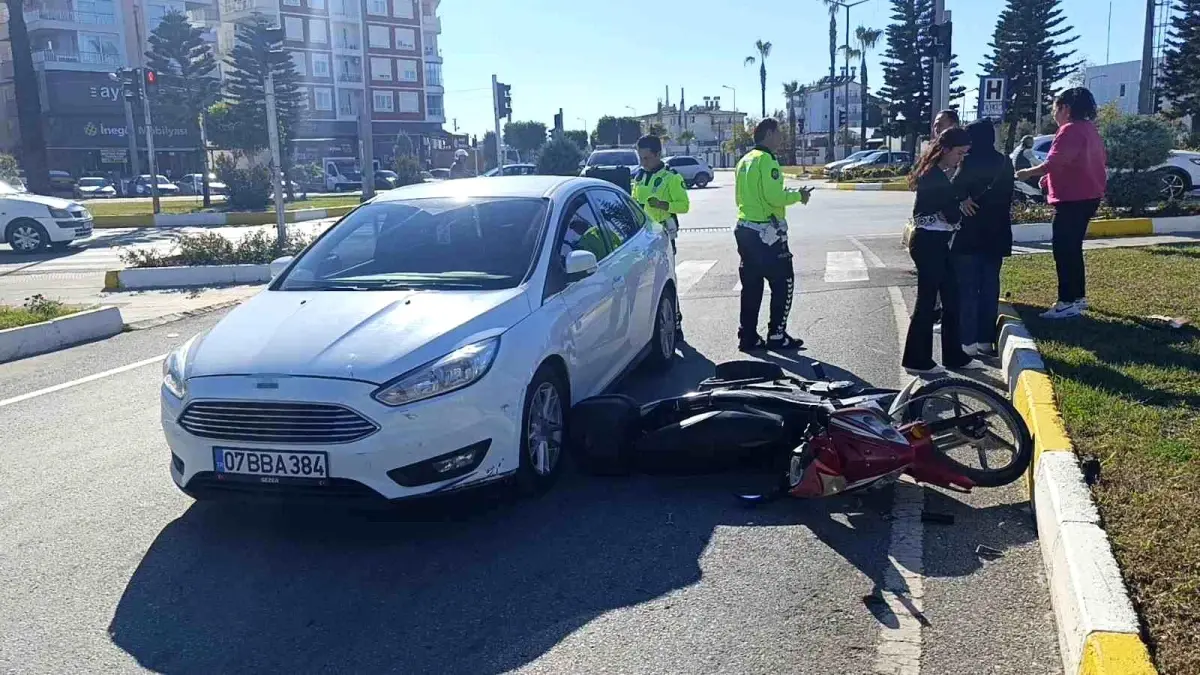 Manavgat Yaya Geçidinde Motosiklet ve Otomobil Çarpışması: Sürücüye 24 Bin TL Ceza