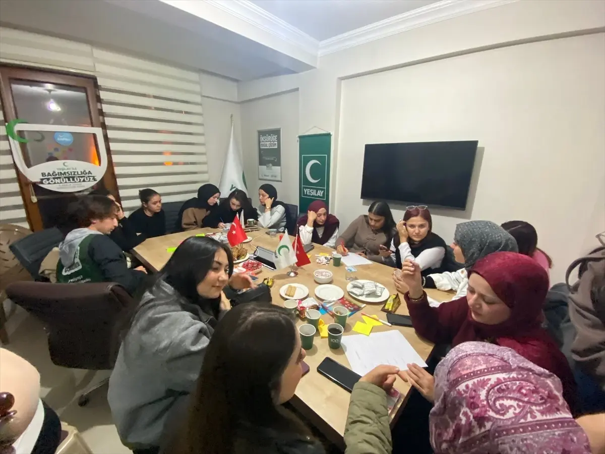 Yeşilay Düzce Şubesi’nden 5 Aralık Gönüllüler Günü’nde Büyüleyici Video Konferans ve Etkinlikler