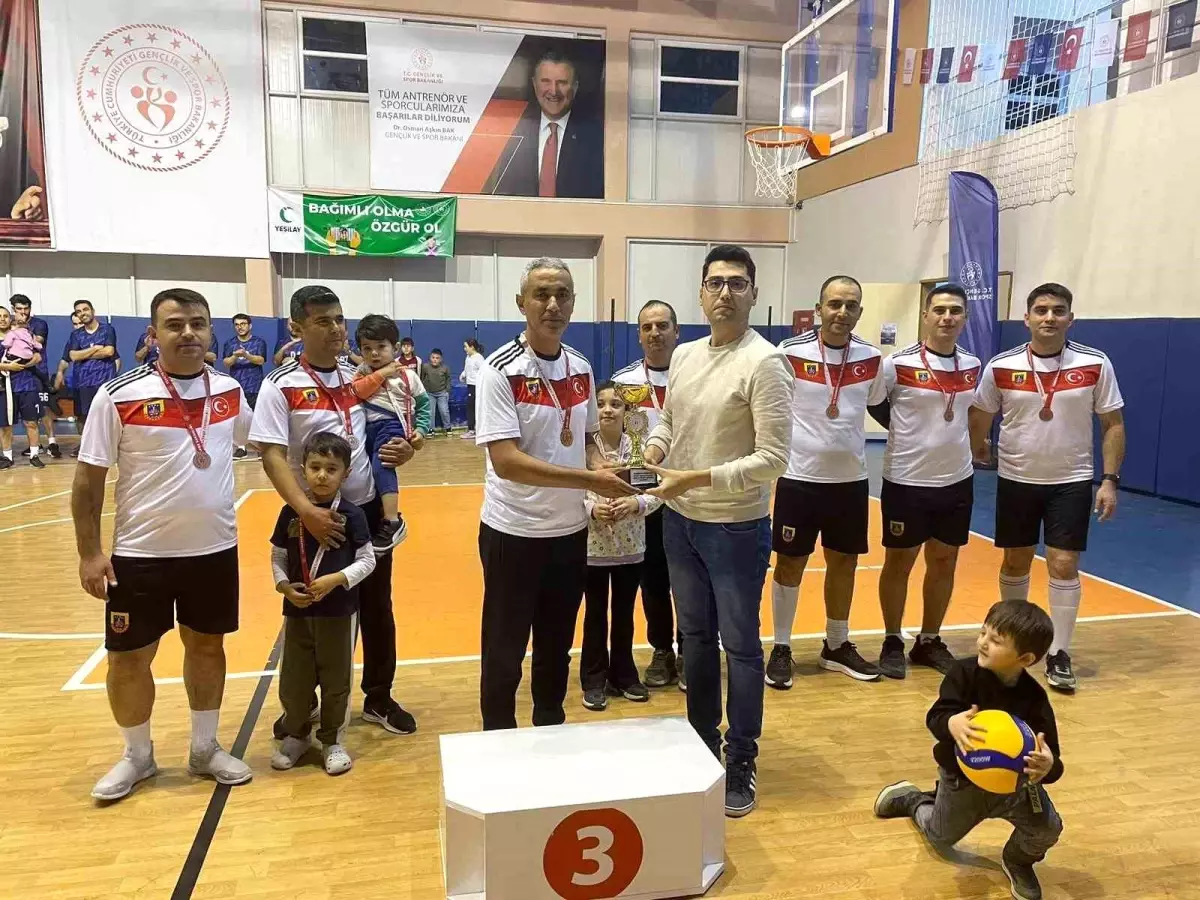 Yeşilhisar Kaymakamlığı Harun Akkaş Kurumlar Arası Voleybol Turnuvası Şampiyonu İlçe Emniyet Müdürlüğü Oldu!