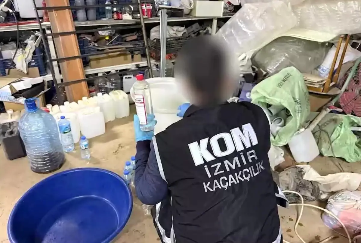 İzmir’de Yılbaşı Öncesi Kaçak İçki Operasyonlarıyla 1.5 Tonluk Alkol Kaçakçılığı Çökertildi