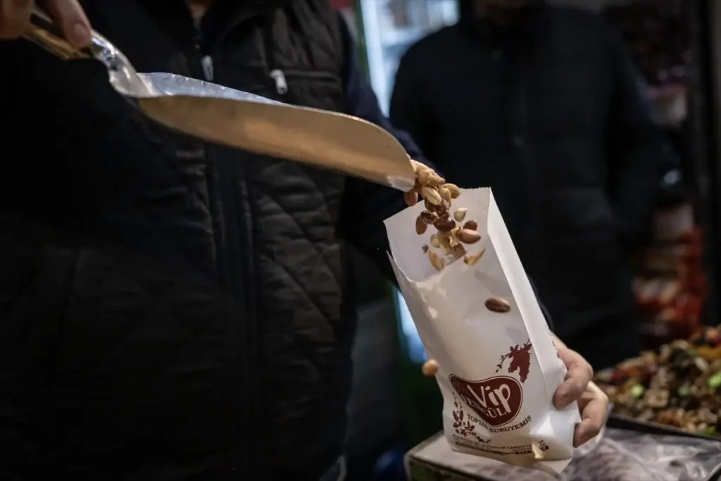 Yılbaşı Sofralarının Vazgeçilmezi Kuru Yemişlerde Alışveriş Fırtınası ve Fiyat Şoku