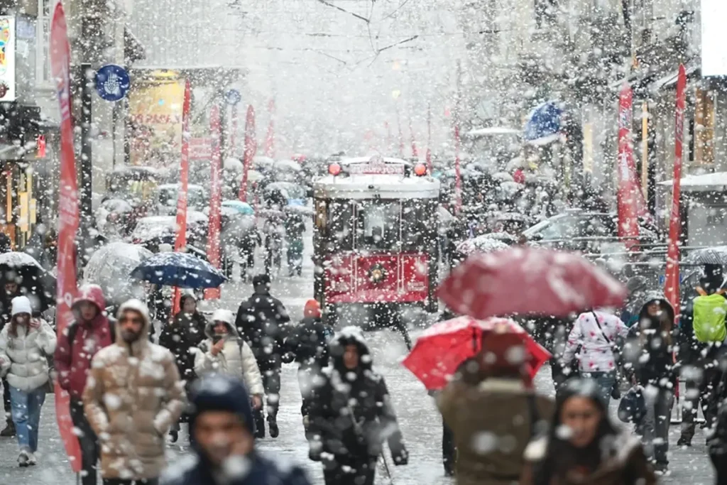 Yılbaşında lapa lapa kar geliyor! İstanbul’da 10 yıl sonra bir ilk