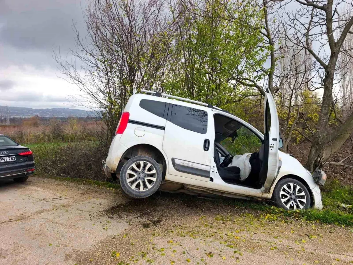 İnegöl’ü Sarsan Araç Çarpması: 4 Kişi Yaralandı