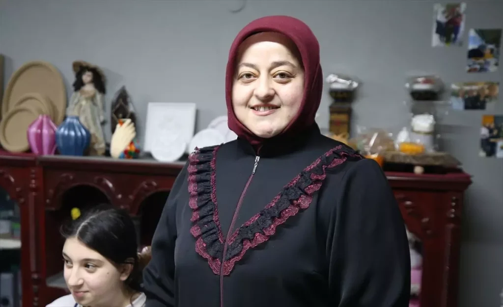 Orhangazi’de Kadınlar Sanat Atölyesiyle Gelir Elde Ediyor