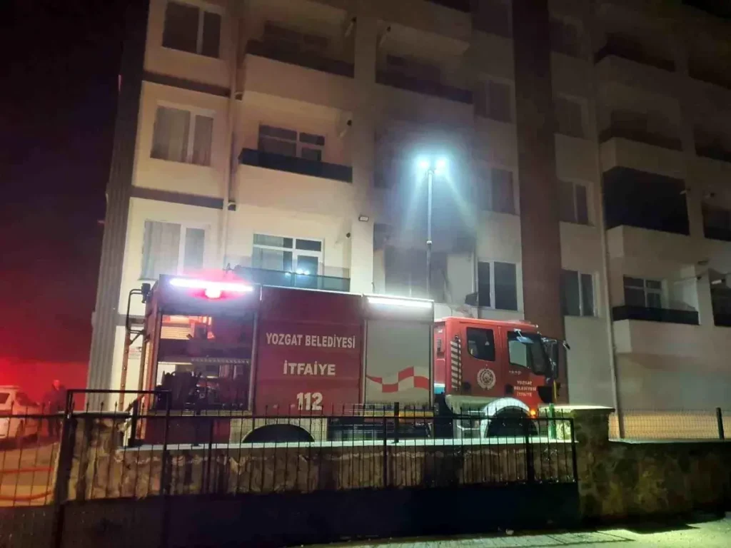Yozgat’ta bir binada patlamanın ardından yangın çıktı: 1 kişi yaralandı, 2 kişi dumandan etkilendi