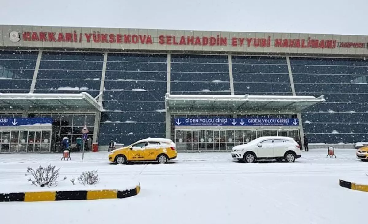 Yüksekova’da Şiddetli Kar Yağışı Tüm Uçuşları Durdurdu