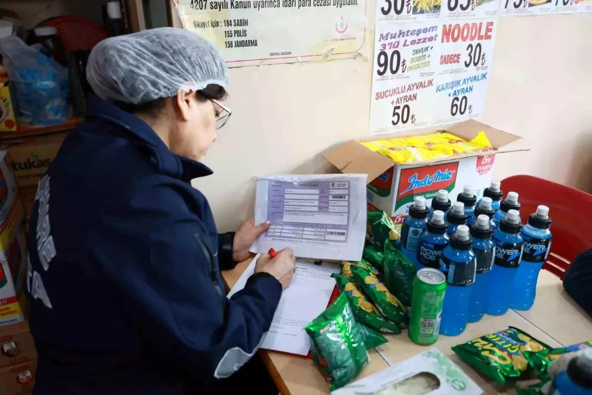 Yunusemre Zabıta Ekibi Okul Çevresindeki Esnafa Sıkı Denetim Uyguluyor