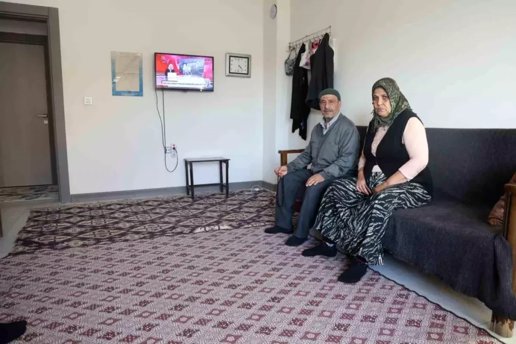 Mustafa Karadeniz’den Murat Kurum’a Şiddetli Övgü: TOKİ Evleri Depremde Sağlam Kaldı!