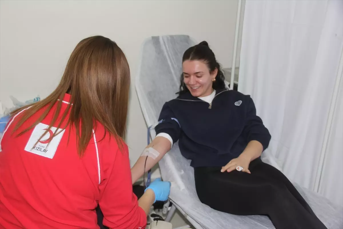 Zara’da Üniversite Öğrencileri Kan Bağışıyla ‘Birbirimize Candan Bağlıyız’ Kampanyasını Destekledi