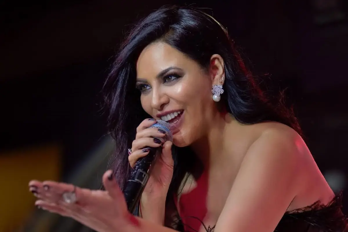 Zara’dan Çarpıcı Selfie: Göğüs Detayı ve 16 Kilo Kaybıyla Gündemde!