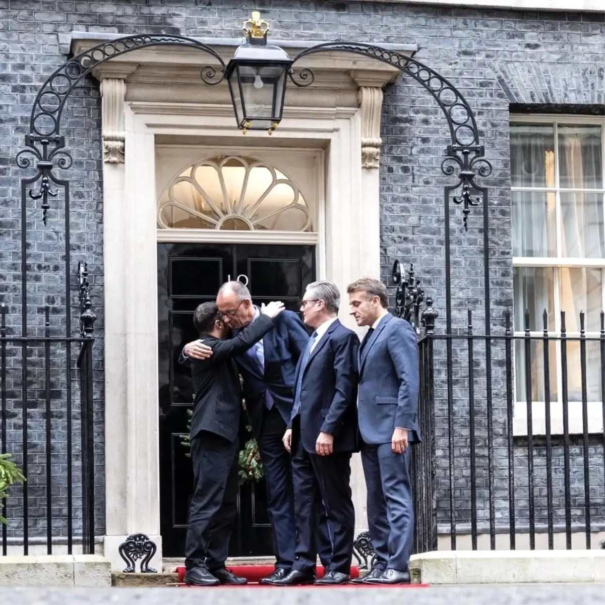 Zelenskiy, Londra’daki E3 Görüşmelerinde Barış İlerlemesi Vurguladı