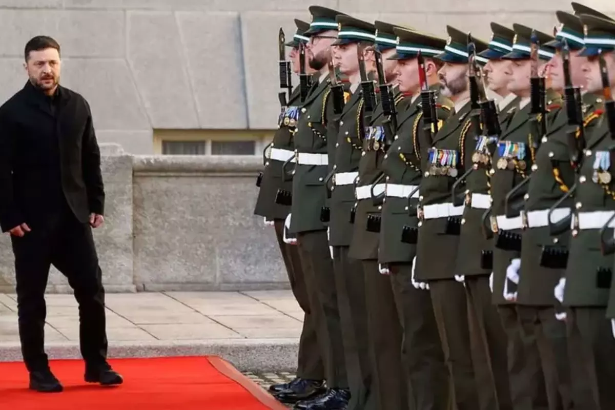 Zelenskiy’yi Dublin’de Şaşırtan Karşılama: Kırmızı Halı Tartışma Yaratıyor!