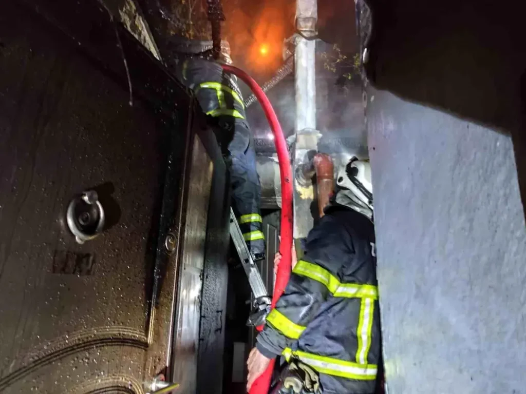 Zonguldak’ta Yangın: Papağan Kurtarıldı