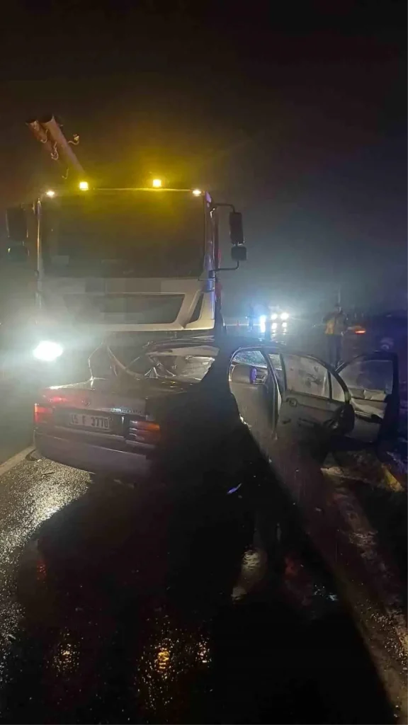 Çaycuma’da Şok Trafik Kazası: Kamyon ve Otomobil Çarpıştı, 3 Yaralı