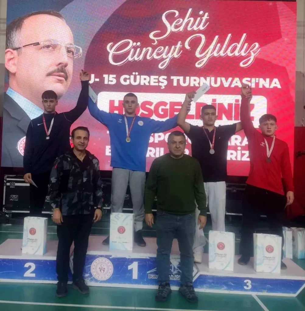 Cüneyt Yıldız U-15 Güreş Turnuvası Sonuçlandı: Afyonkarahisarlı Şevket Ali Taşçı 85 kg’da Gümüş Madalya Kazandı