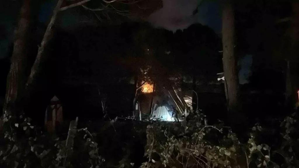 Arnavutköy Terkos’ta Boşaltılan Bungalov Otelde Korkunç Yangın: 2 Birim Yok Oldu