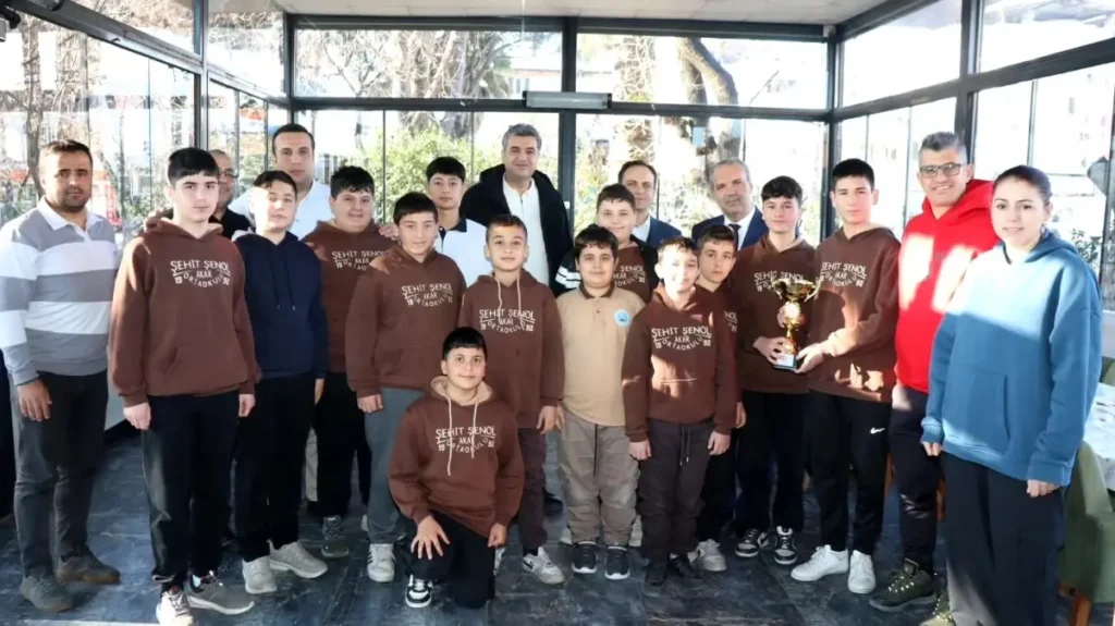 Şehit Şenol Akar Ortaokulu Voleybol Takımına Moral Kahvaltısı