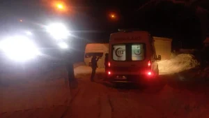 Karla Kaplı Yolda 73 Yaşındaki Hastanın Zorlu Kurtarılması