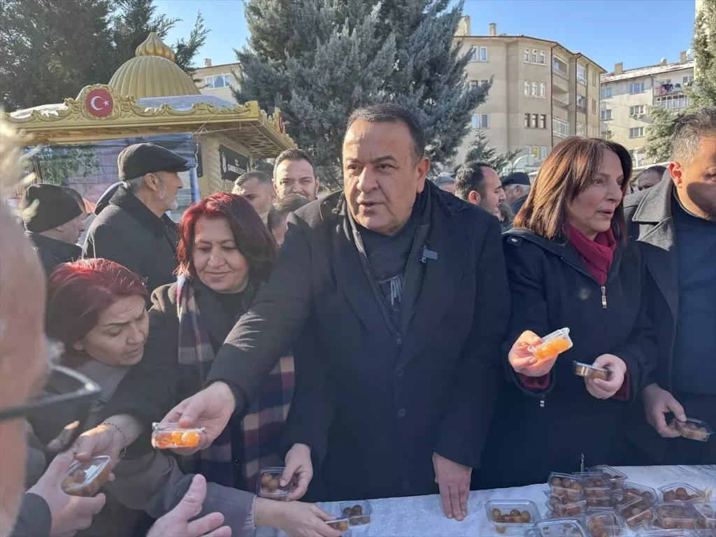 CHP’li Milletvekilleri Çankırı’da Lokma Dağıttı ve Mitin İçin Davet Yaptı