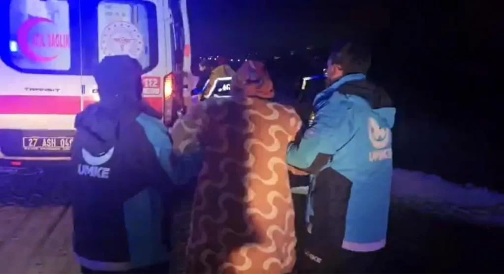 UMKE, Karla Kaplı Yolda Hamile Kadının İmdadına Yetişti