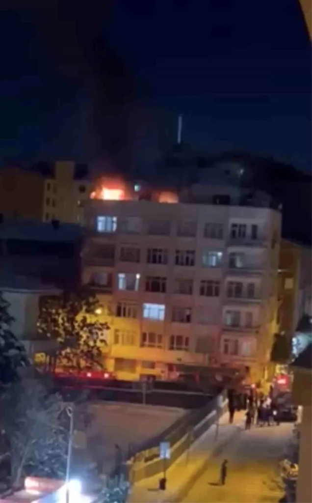 Elazığ’da Apartman Yangını Kontrol Altında, İtfaiye Hızlı Müdahale Etti