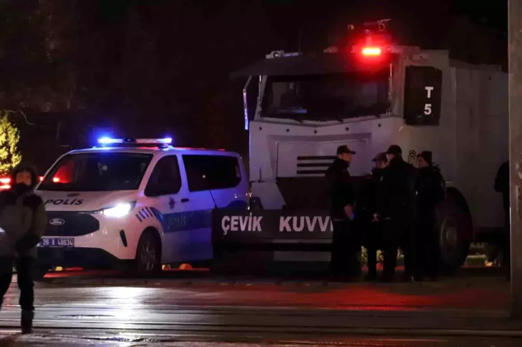 Eskişehir’de Yeni Yıl Güvenliği Artırıldı: Polis Devriyeleri Şehrin Her Köşesinde