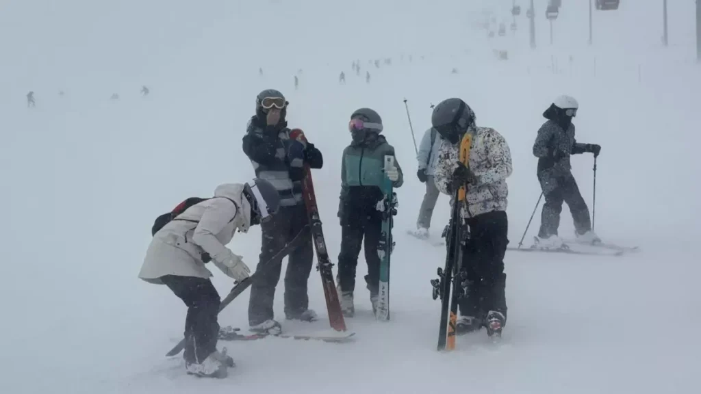 Erciyes Kayak Merkezi Yılbaşında Tam Dolu, Kar Kalınlığı 130 cm’ye Ulaştı