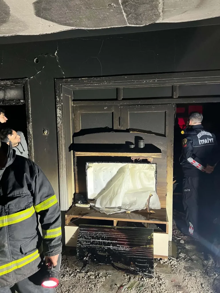 Aydın’da Yangın: 75 Yaşındaki Adam Hastaneye Kaldırıldı
