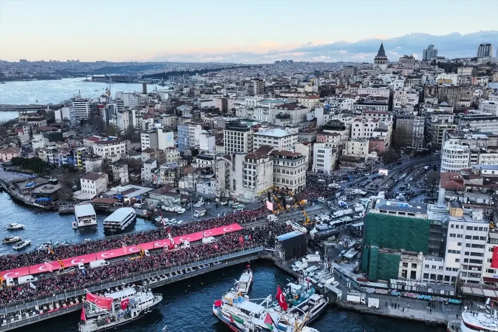 Filistin İçin Eylem: Galata Köprüsü’nde 400’ün Üzerindeki STK Bir Araya Geldi