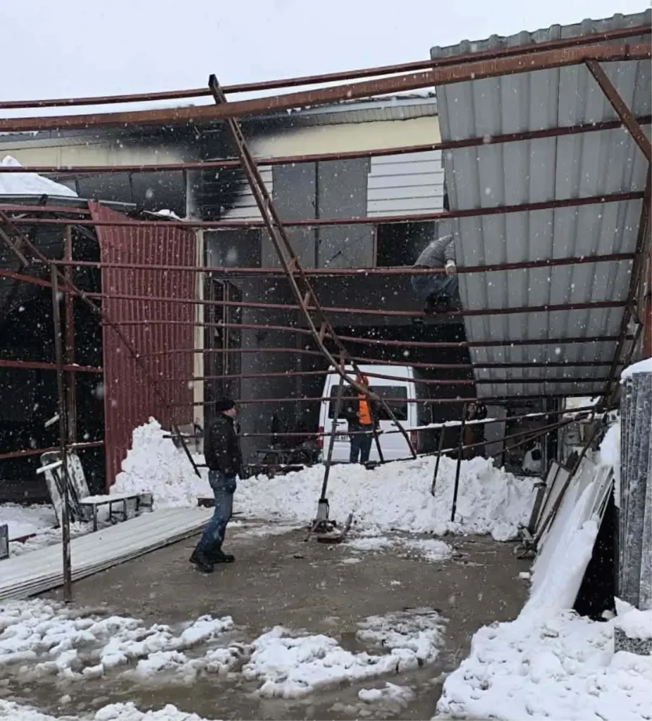 Nurdağı’nda Kar Yağışı Sonrası Çatılar Çöktü