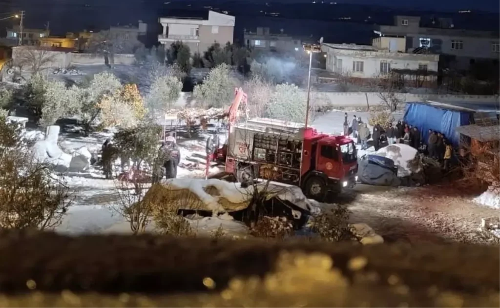 Yem Makinesine Düşen Besici Hayatını Kaybetti