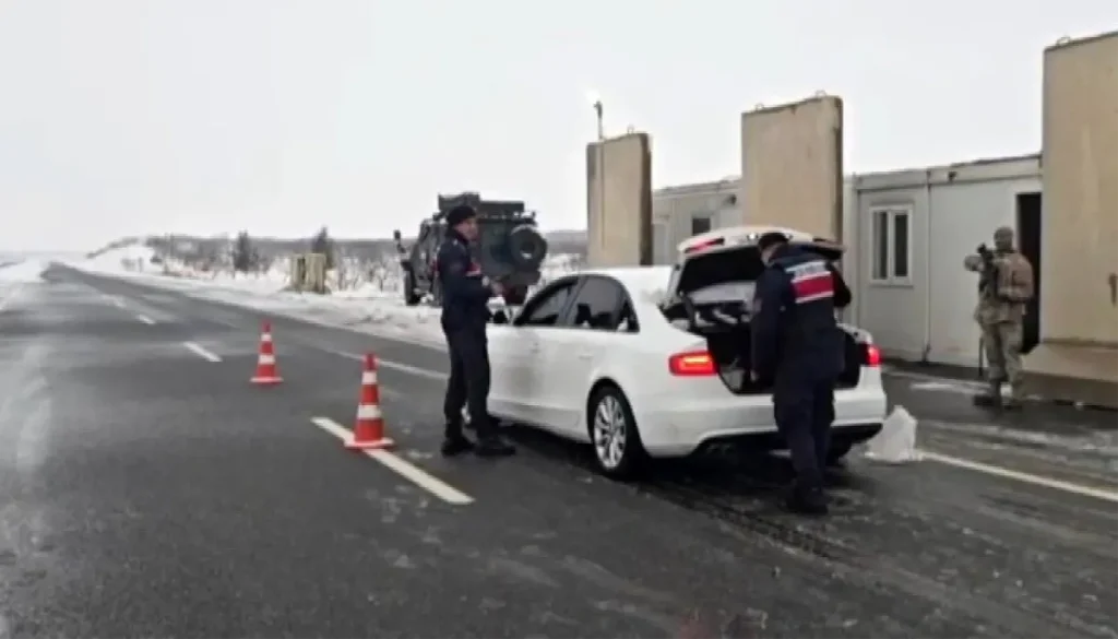 Gaziantep’te Yılbaşı ve Kar Tedbirleri: Jandarma 508 Araçla Devriye Gezdi