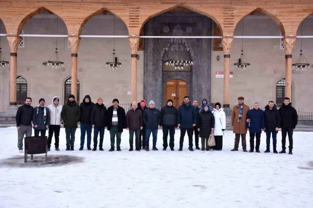 Afyonkarahisar’da Gençlerden Sabah Namazı Buluşması