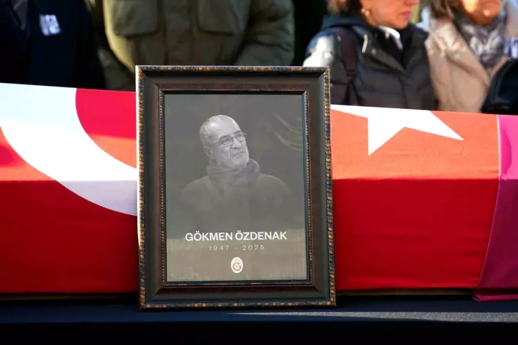 Gökmen Özdenak için anma töreni