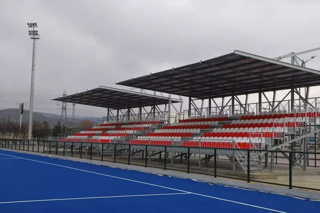 Gölbaşı’nda Avrupa Standartlarında 4.080 Kapasiteli Hokey Sahası İnşası Hız Kesmeden Devam Ediyor