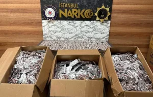 Güngören’de Uyuşturucu Baskını: 3 Gözaltı ve 84 Bin Hap Ele Geçirildi