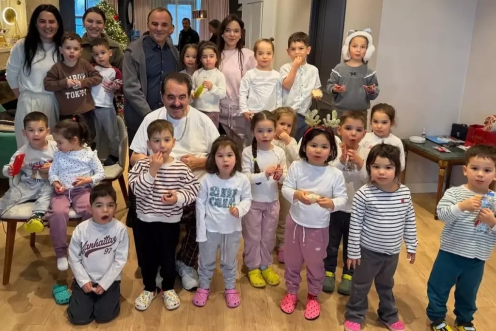 İbrahim Tatlıses, kırmızı bültenle aranan firariyi Batum’da ziyaret etti! 20 çocuğu ile poz verdi