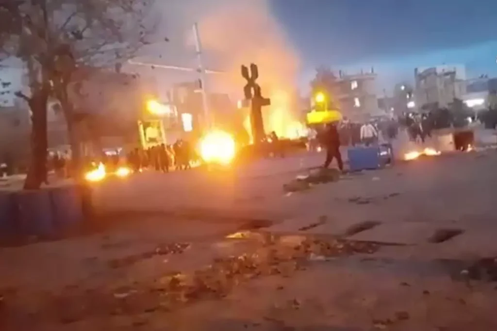 İran’da Ekonomik Protestolar Şiddetli Devam Ediyor: En Az Yedi Ölü ve 29 Gözaltı