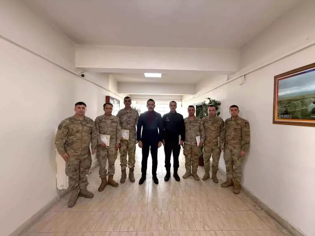 Jandarma Personeline Başarı Belgesi